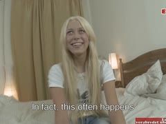 Blondes Luder fickt in Nahaufnahme